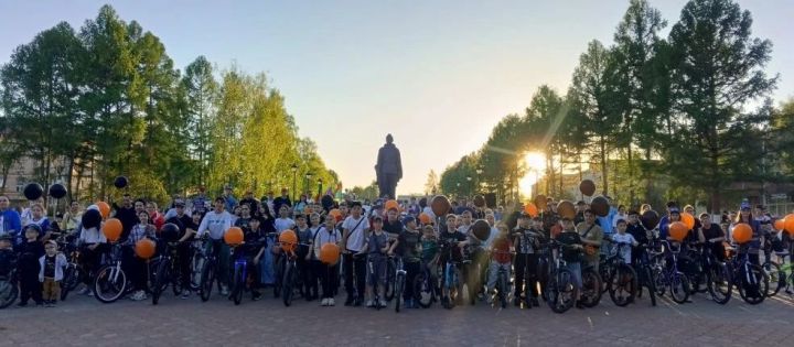Сотни заинцев проехали на велосипедах по городу в честь 81-й годовщины Победы