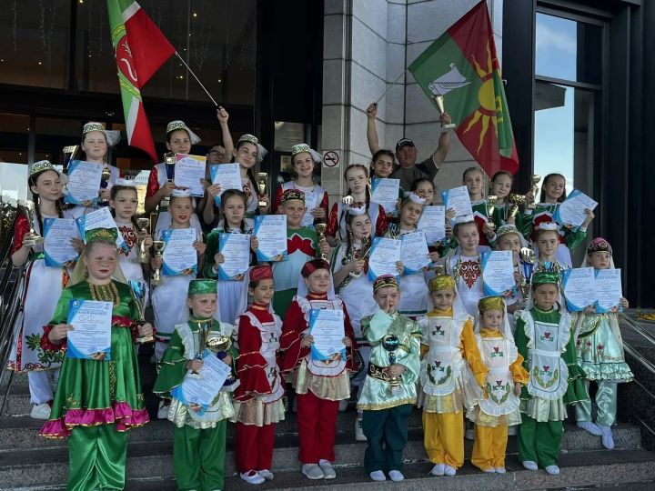 Зәйнең “Каприз” балалар бию төркеме Санкт-Петербургтагы бәйгедә төрле номинацияләрдә 17 призлы урын алды
