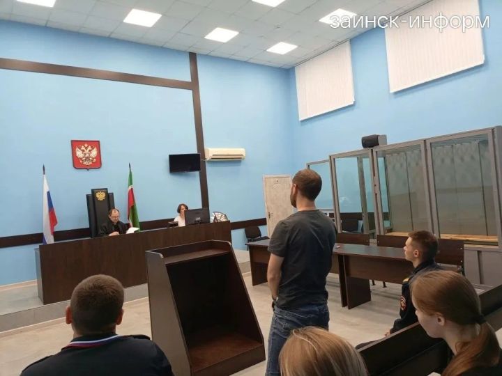«Я раскаиваюсь»: участник скандального инцидента с избиением женщины в Заинске получил 10 суток ареста