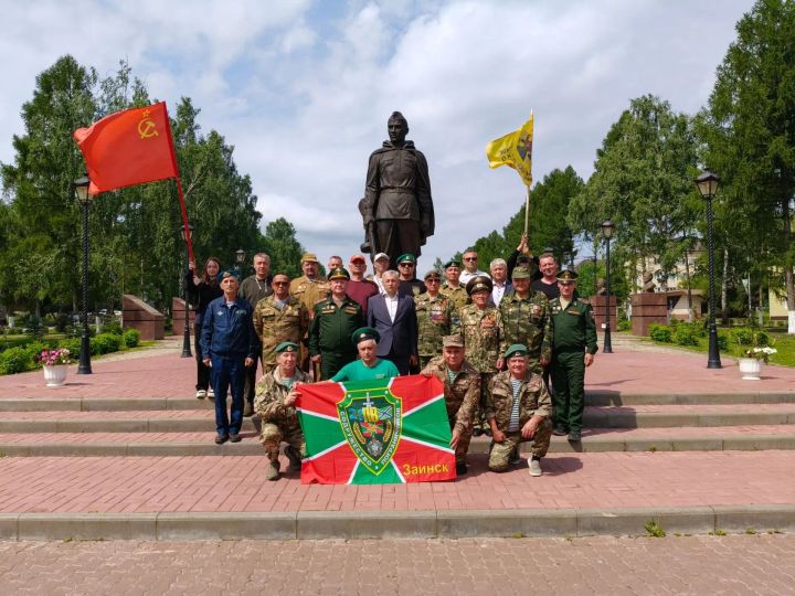 В Заинске отметили День ветеранов боевых действий у памятника Воину-Освободителю