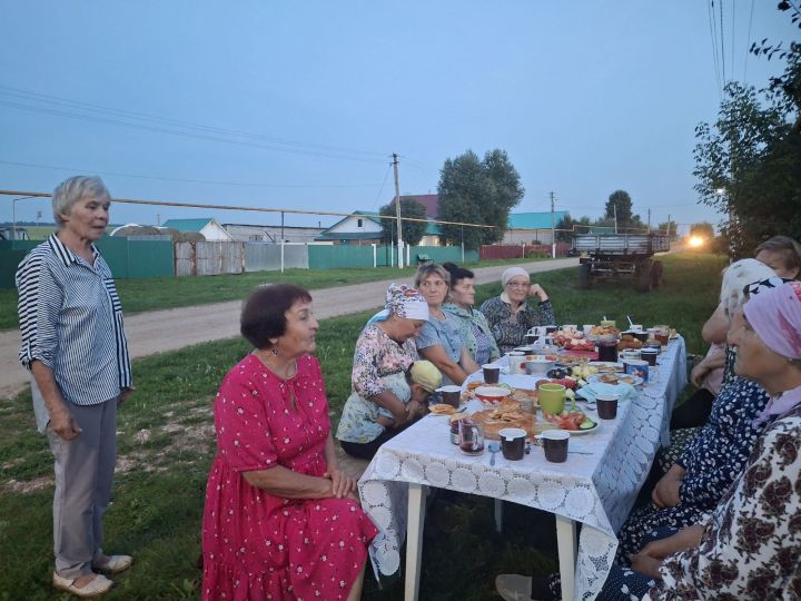 Сармашбашта күршеләр очраша