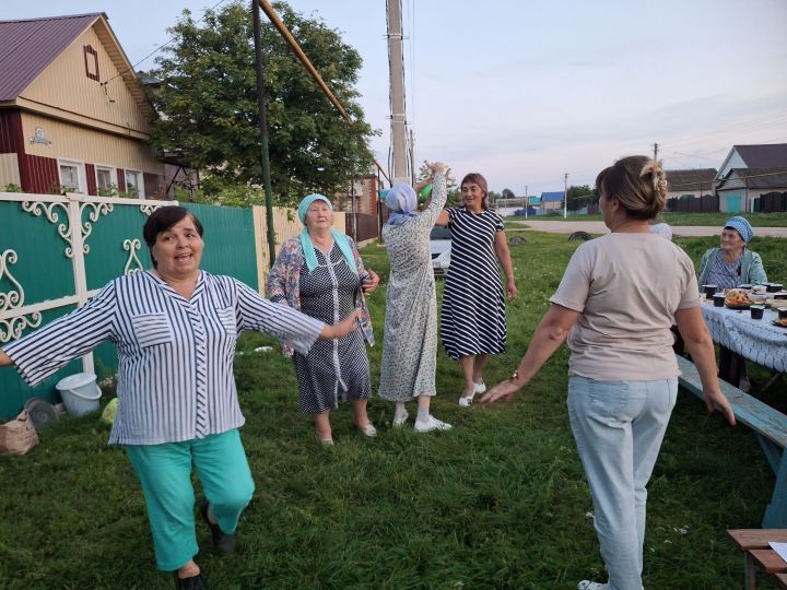 Сармашбашта күршеләр очраша