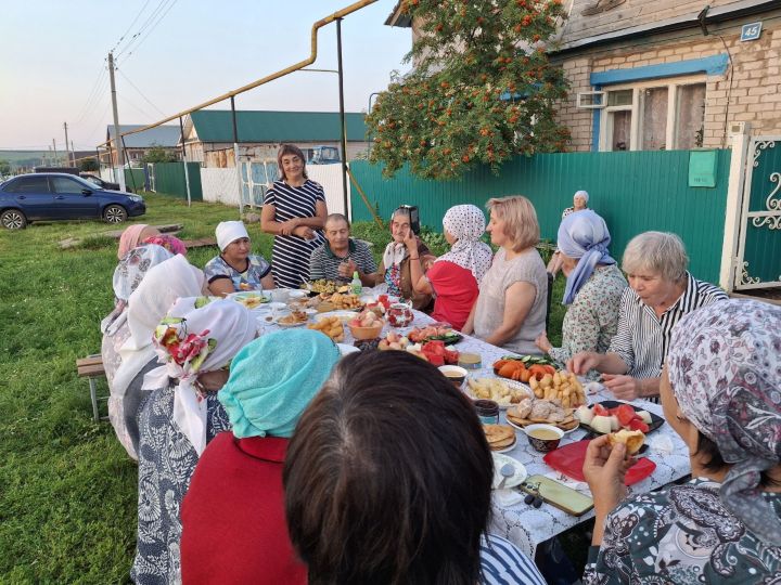 Сармашбашта күршеләр очраша