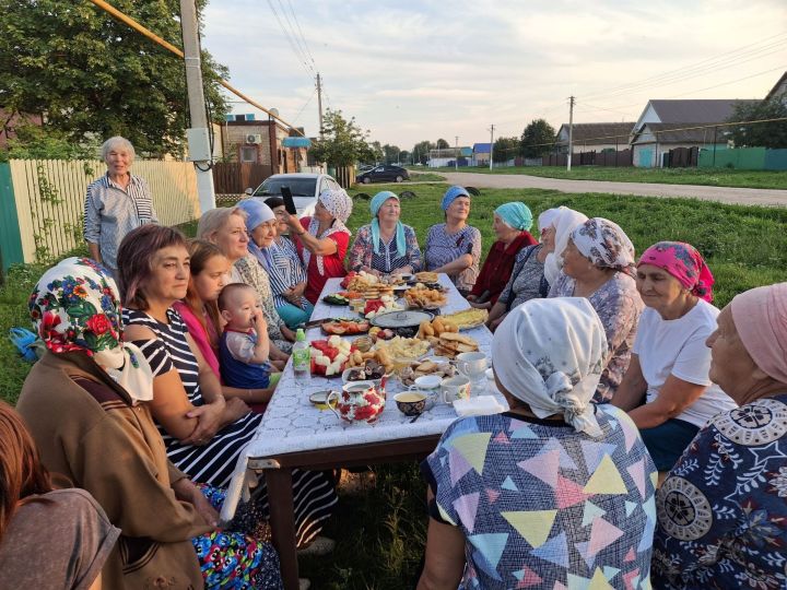 Сармашбашта күршеләр очраша