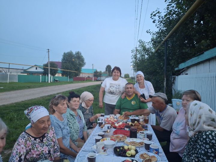 Сармашбашта күршеләр очраша