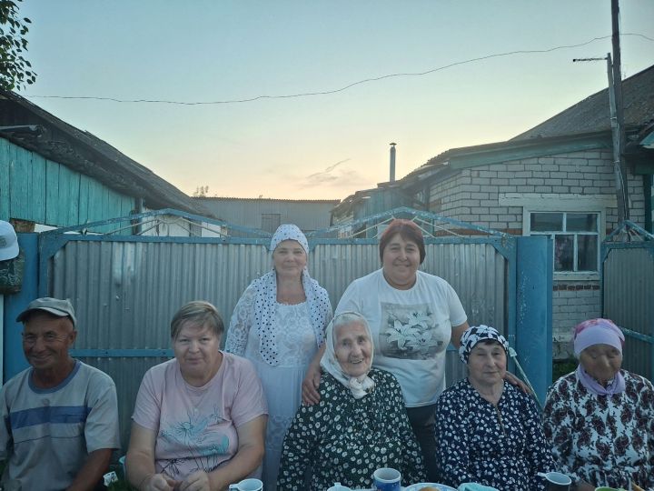 Сармашбашта күршеләр очраша