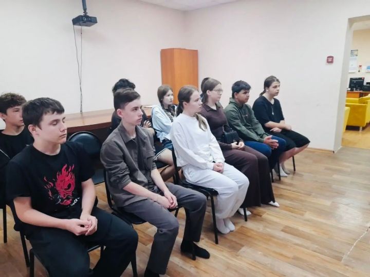 В Заинске ветераны-десантники встретились с молодёжью