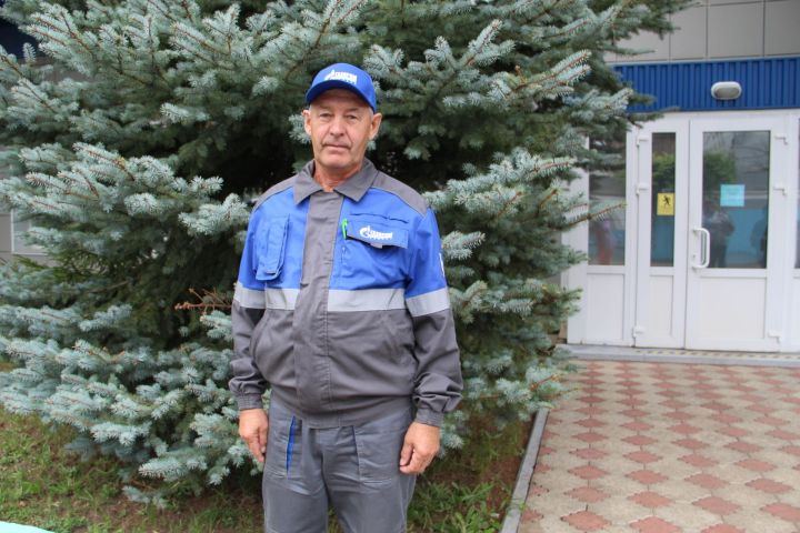 Слесарь Заинской РЭГС Рамиль Гимадиев служит людям 26 лет