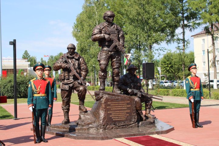 В Заинске открыли мемориал в честь участников СВО и ветеранов боевых действий