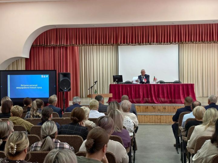 В Заинске прошёл сход граждан для жителей Нового города в школе №6