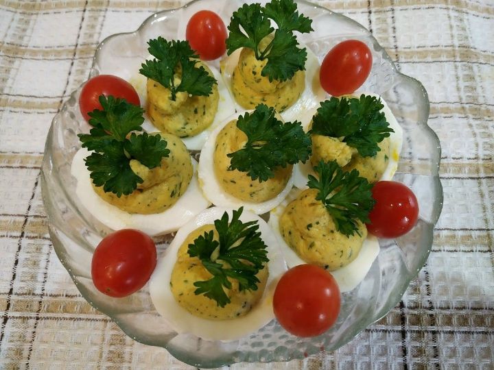 Фаршированные яйца — простая закуска от жительницы Заинска