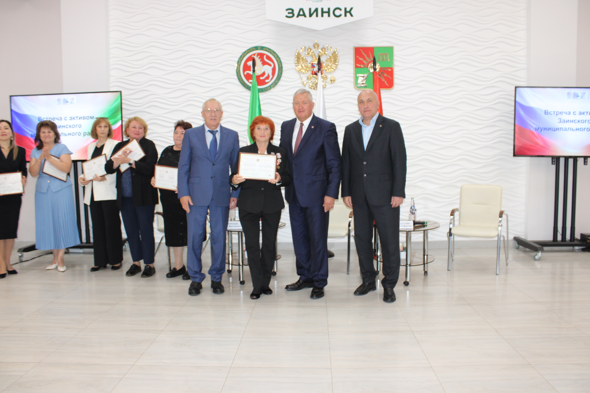 автор фотосы, Лидия Нестягинага таныклык тапшыру