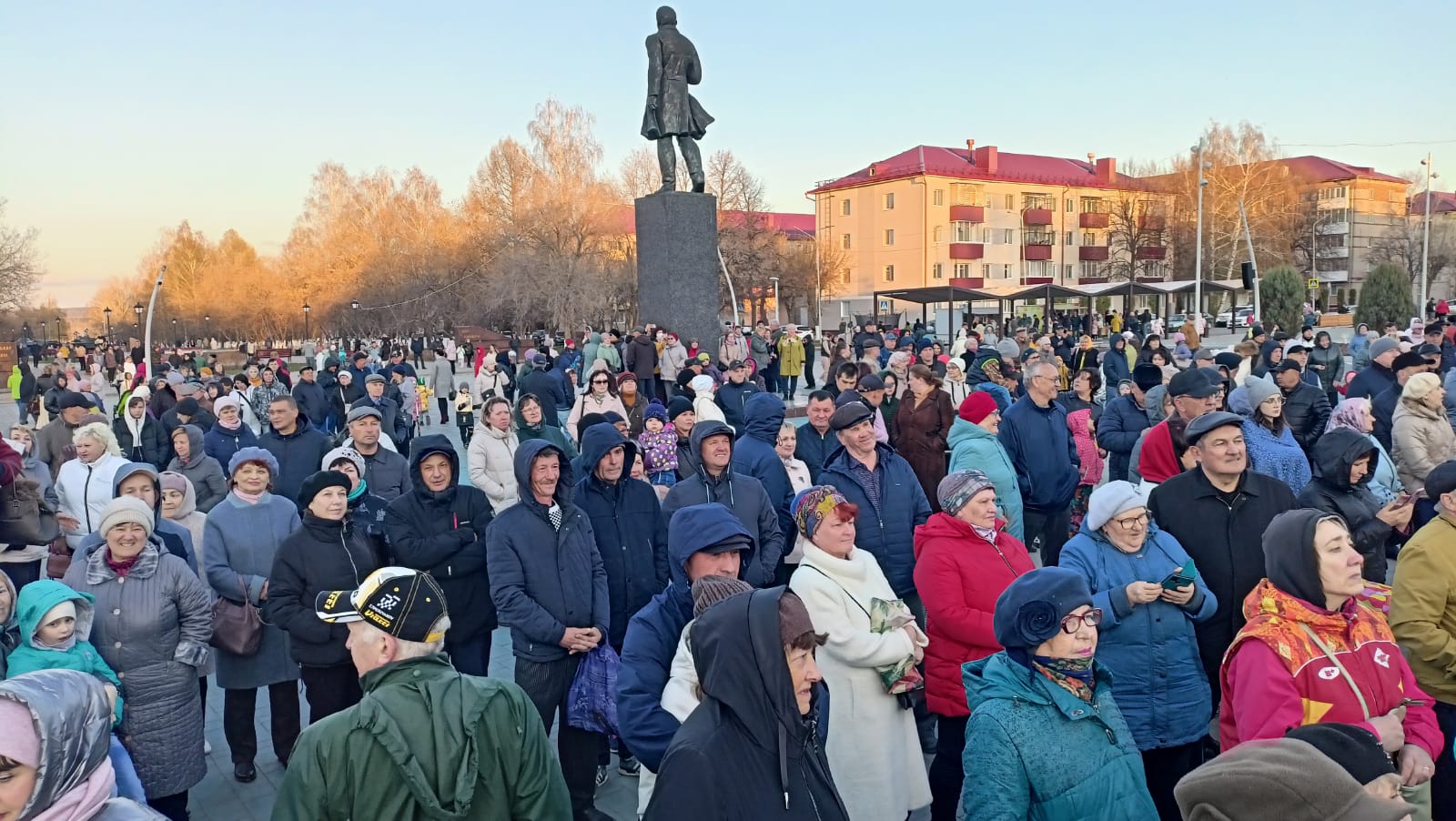 Почему отмечают 11 11. Заволокины в Заинске. Играй гармонь город Заинск 1 мая 2022г. Играй гармонь в Заинске. Играй гармонь Заинск 2022.