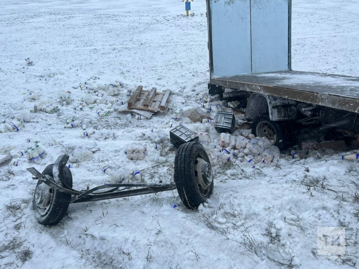 В Заинском районе водитель авто не справился с управлением на заснеженной  трассе и влетел в «ГАЗель»