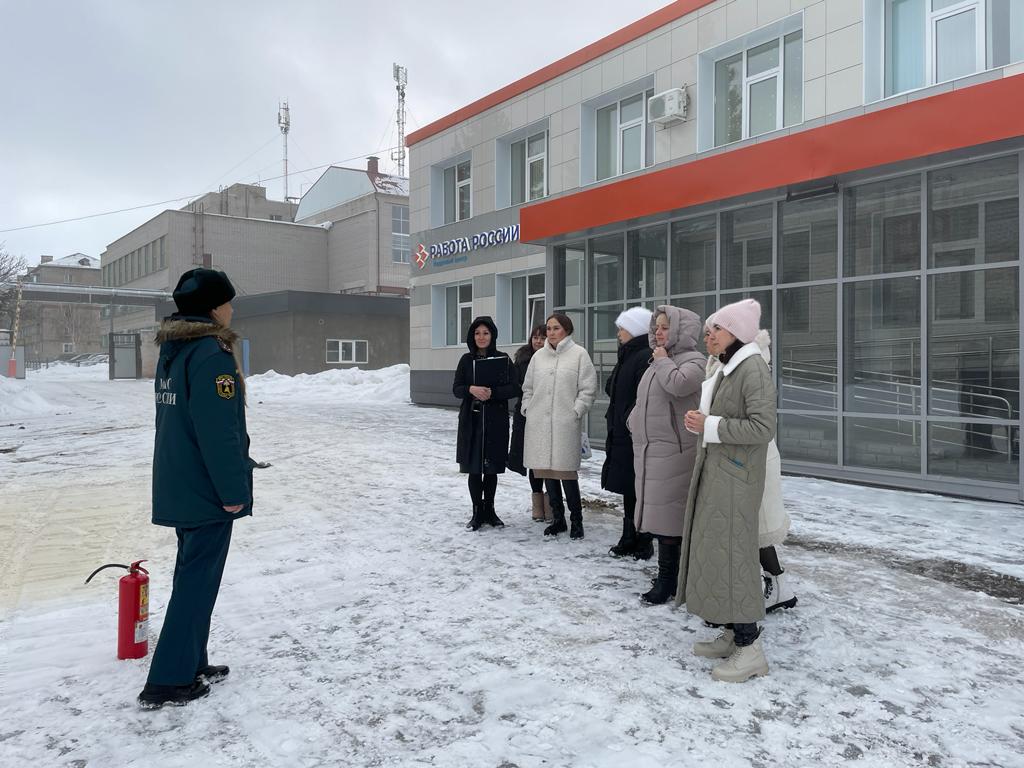 В Заинском районе сотрудники Центра занятости экстренно покинули рабочие  места