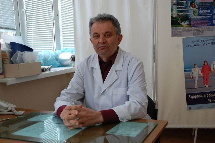 автор фотосы, район үзәк дәваханәсенең йогышлы авырулар бүлеге мөдире Әнвәр Нәбиуллин