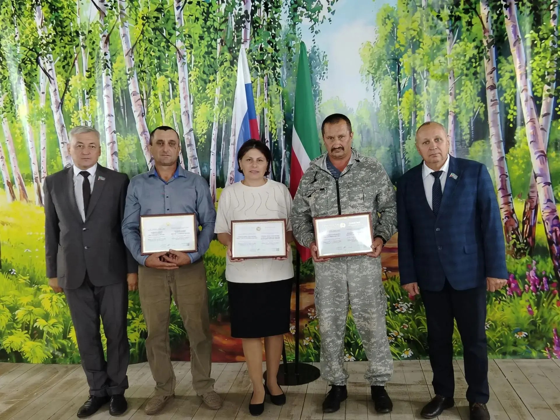 фото авыл җирлегеннән, Багражның электрон Мактау тактасында урын алган кешеләре
