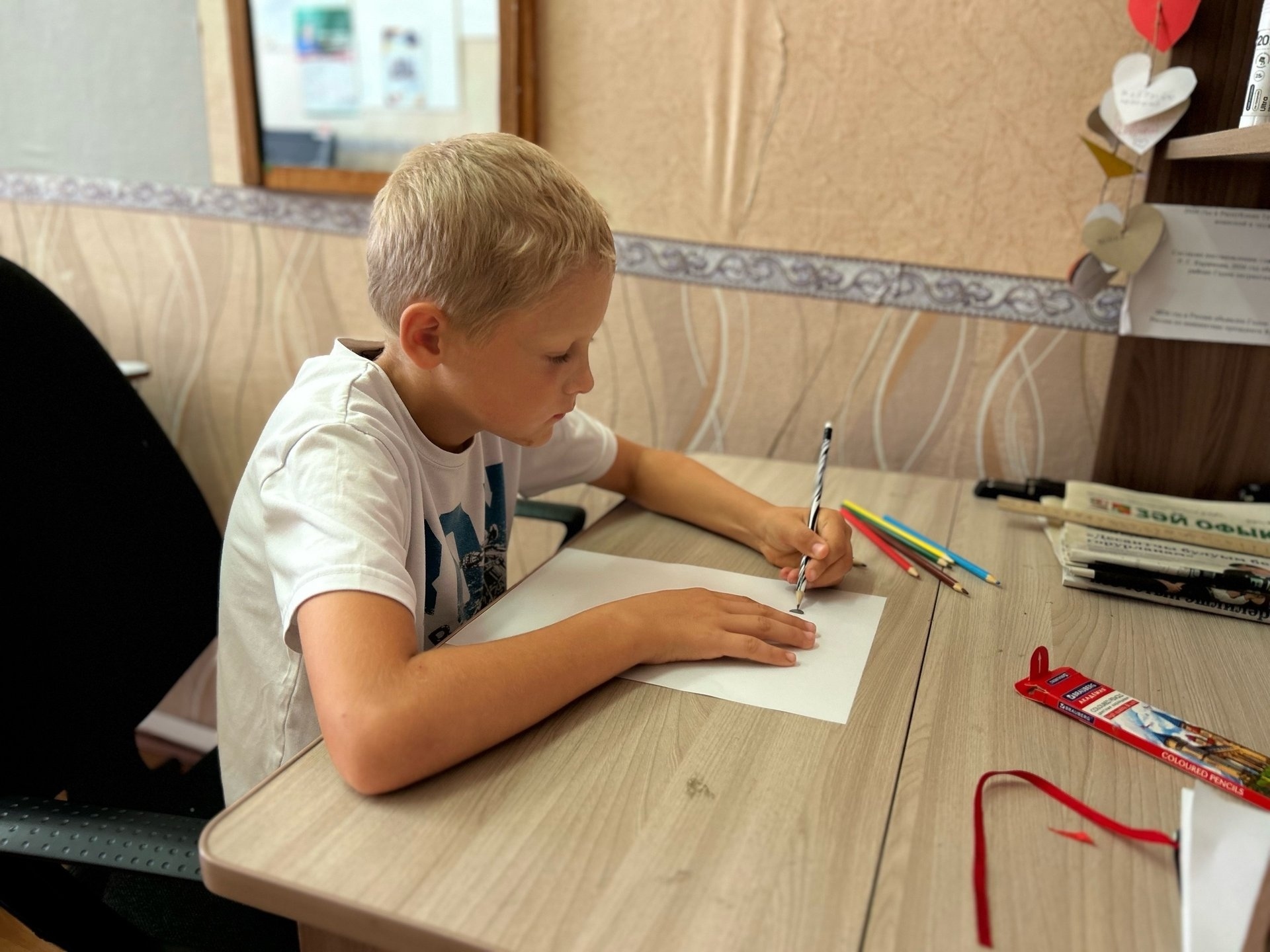 фото мәктәптән, балалар хәрбиләргә хат яза