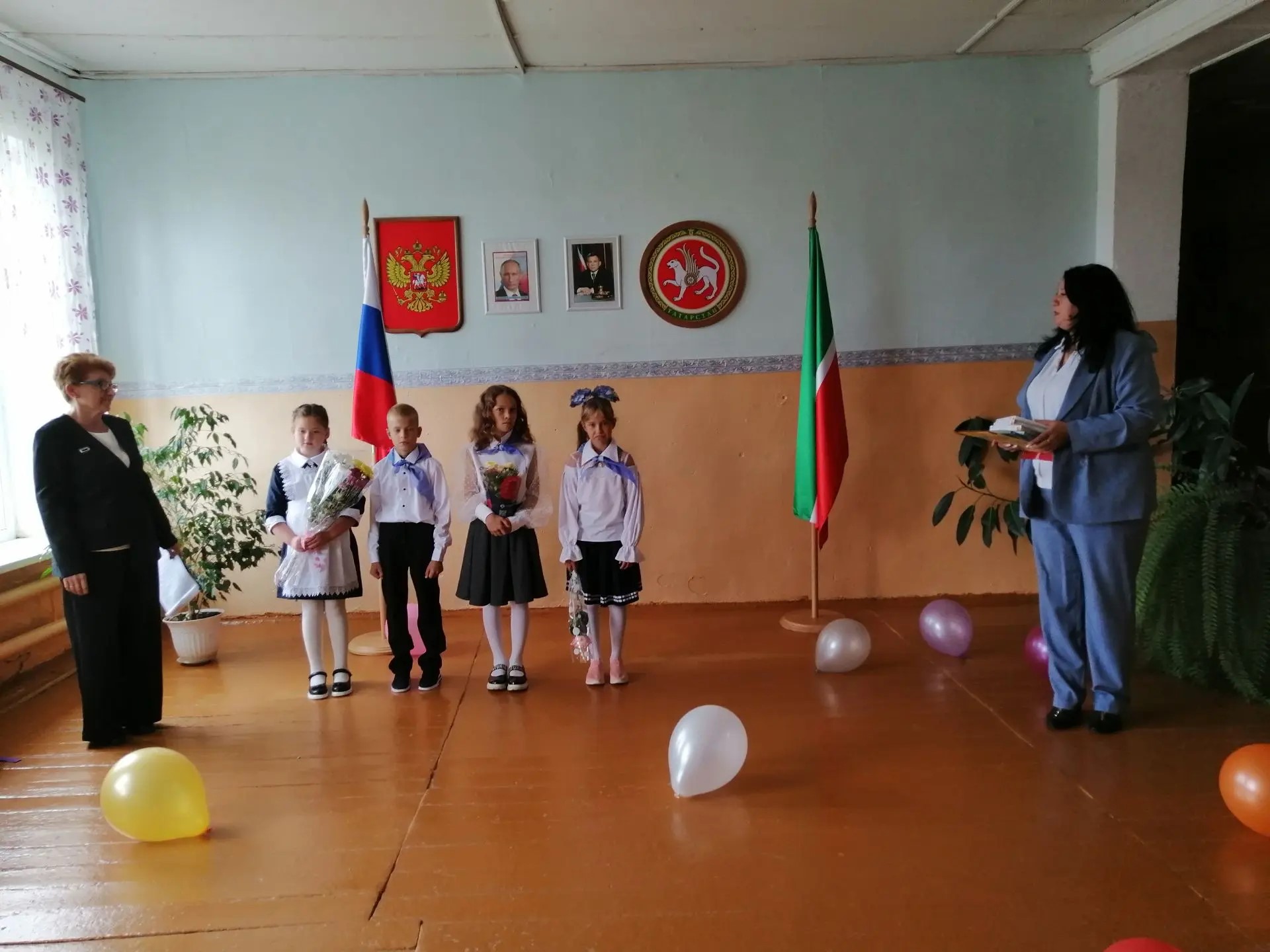 фото мәктәптән, Наталья Танчук укучыларны котлый