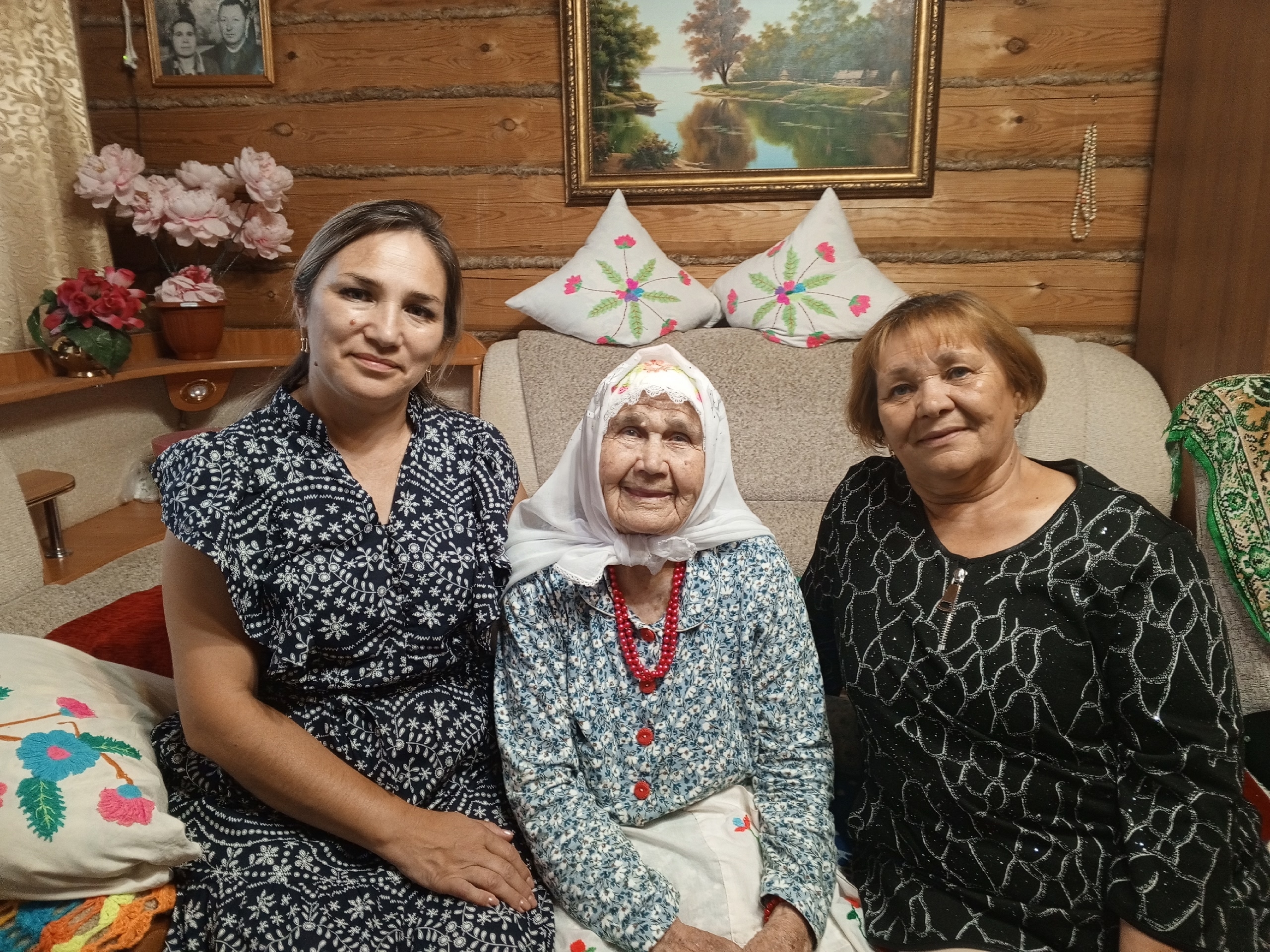 фото мәдәният йортыннан, Гөлфәния апа кунаклары белән