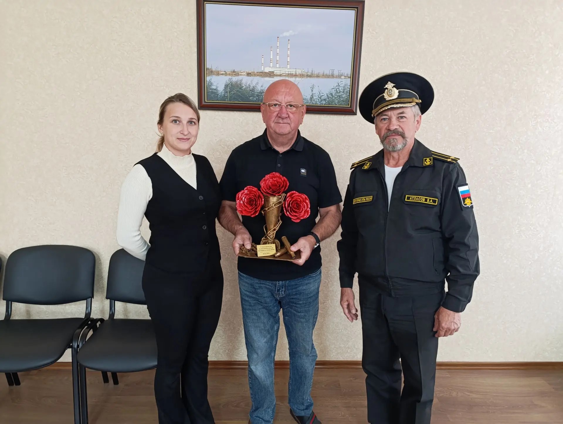 фото ГРЭСтан, хәрбиләрдән тапшырылган кадерле бүләк