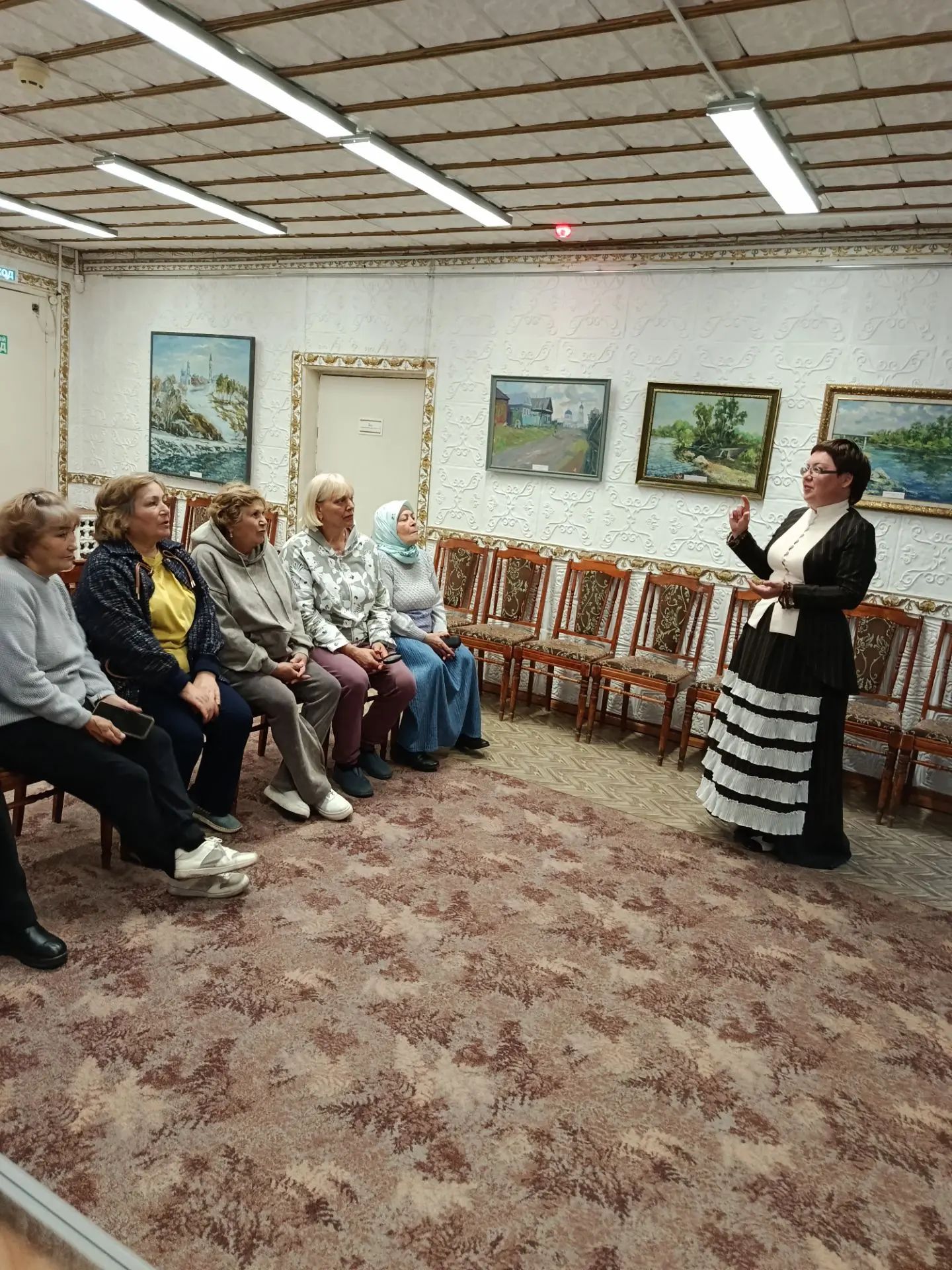 фото музейдан, тарихи портрет белән танышу барышында