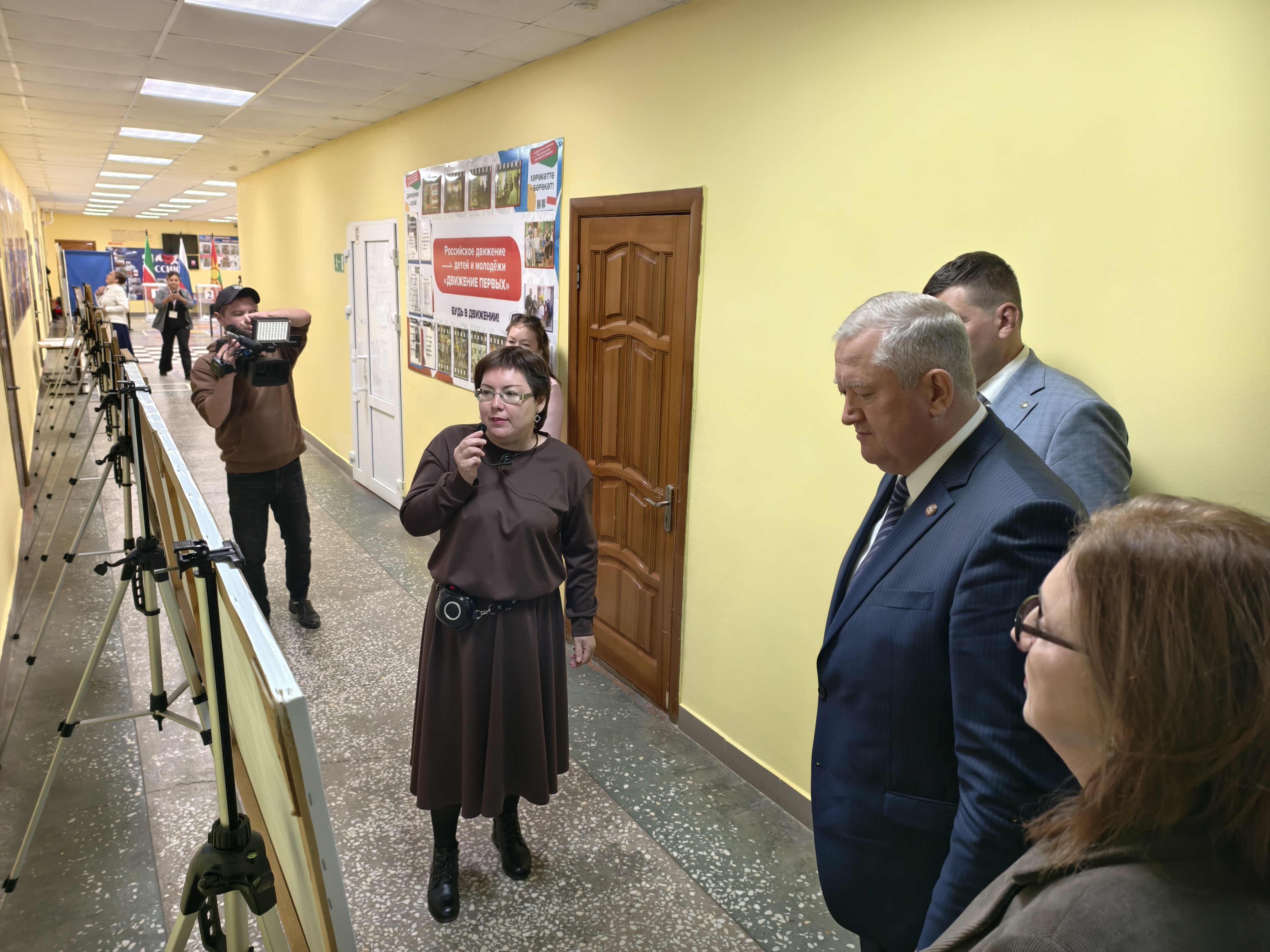 Ирина Смирнова фотосы, район башлыгын күргәзмә белән таныштыралар