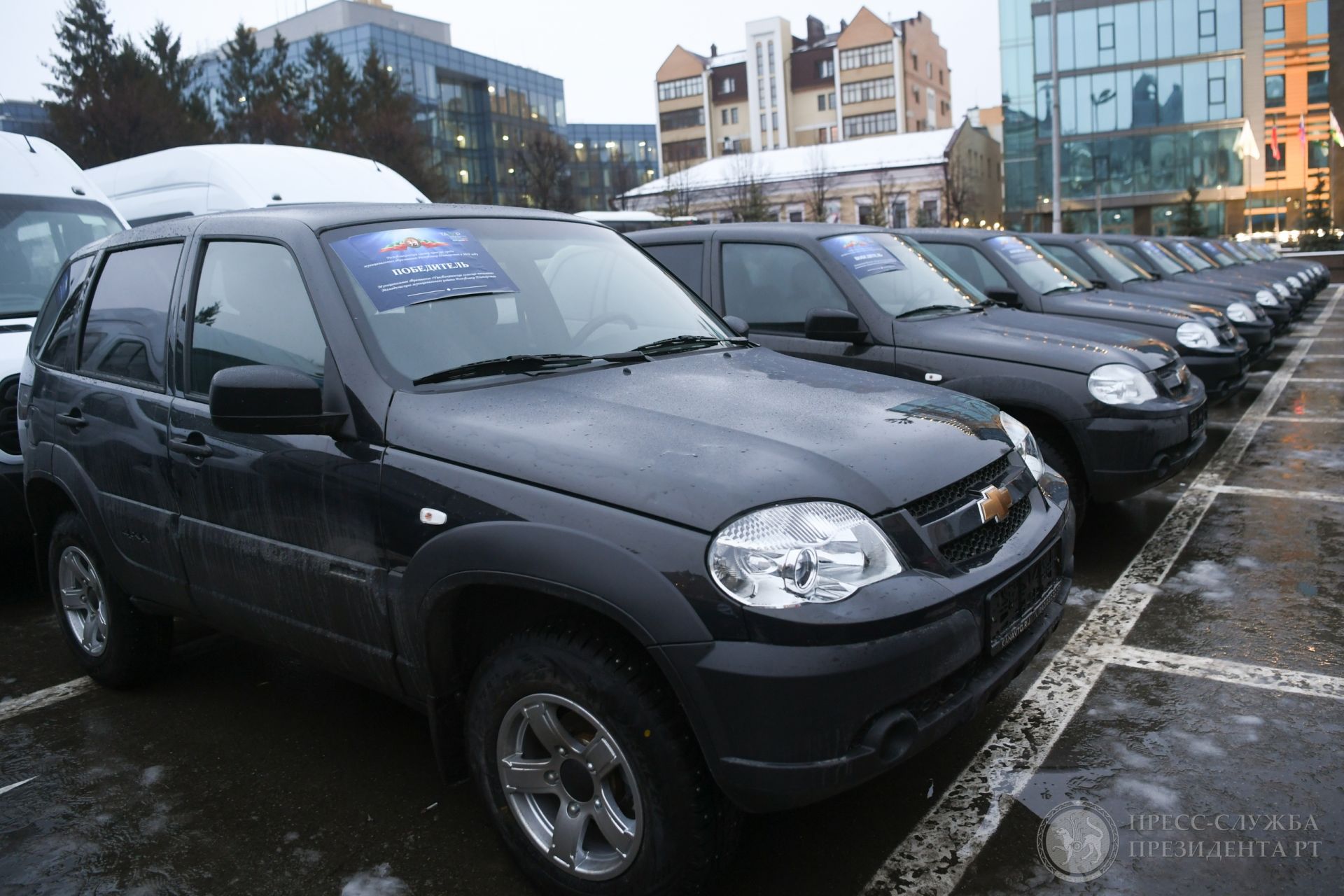 Президент Татарстана вручил ключи от автомобилей главам сельских поселений Заинского района