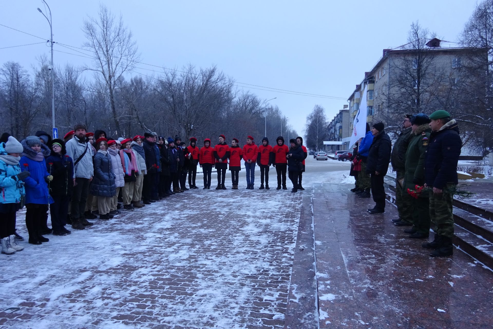 В Заинске прошел митинг, посвященный Дню Неизвестного солдата