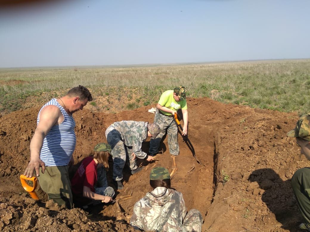 Место ожесточенных боев. Раскопки в Волгоградской области. Раскопки под Волгоградом. Поисковики в Волгограде на раскопках.