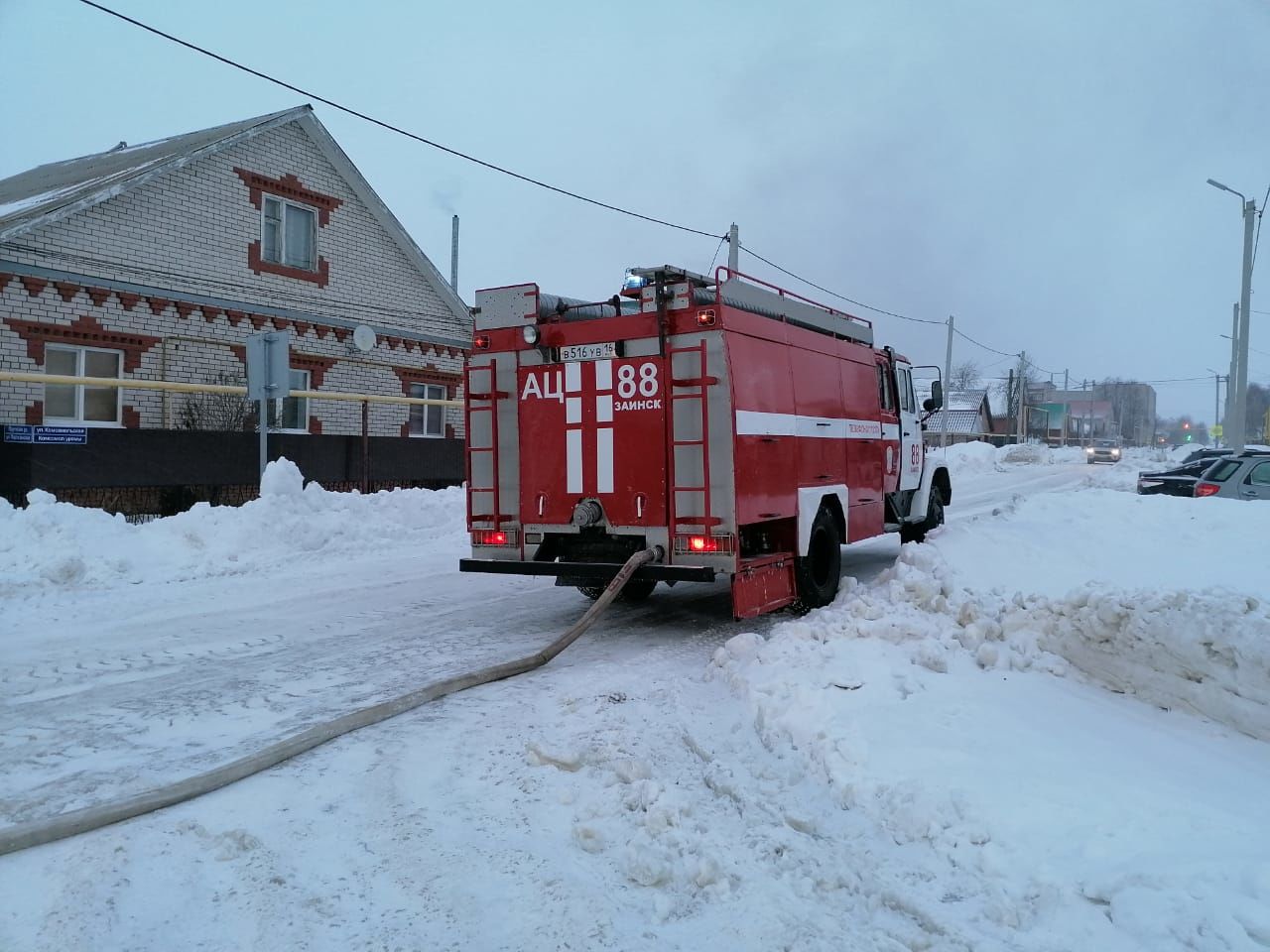 В пожаре в частном секторе Заинска сгорели дом, баня, автомобиль