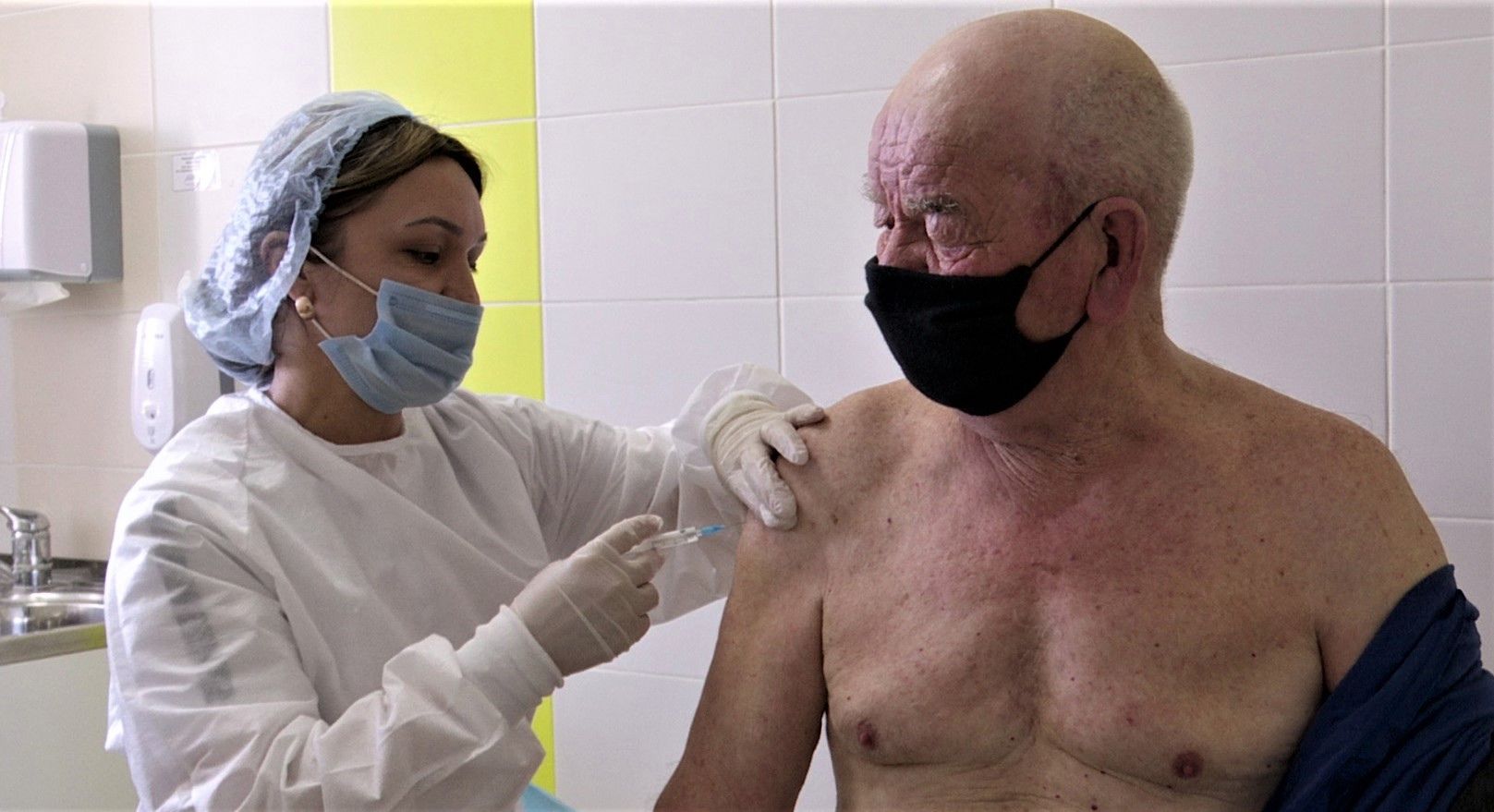 78-летний житель Заинска сделал прививку от коронавируса