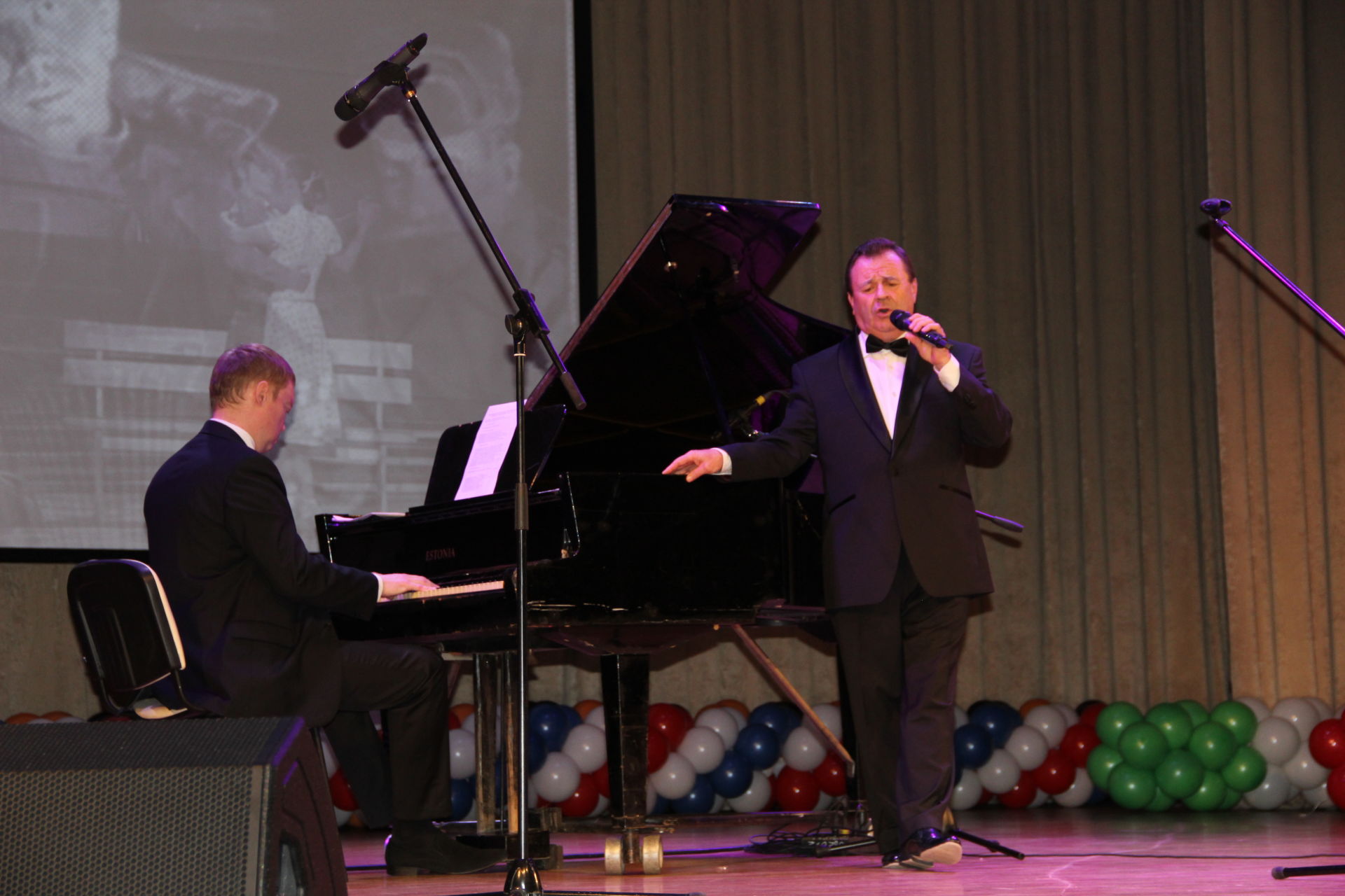 Оперный певец Владимир Васильев дал концерт в Заинске в честь Дня Победы