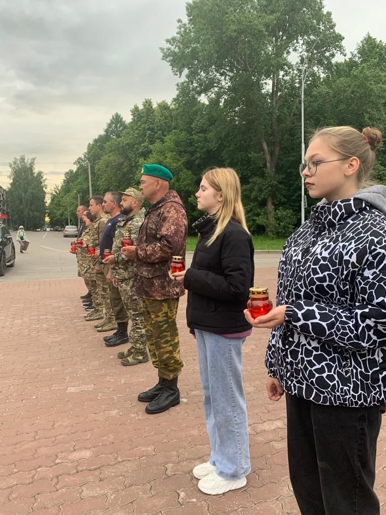 Заинцы поддержали традицию и возложили цветы к памятнику Воину-Освободителю в 4 часа утра