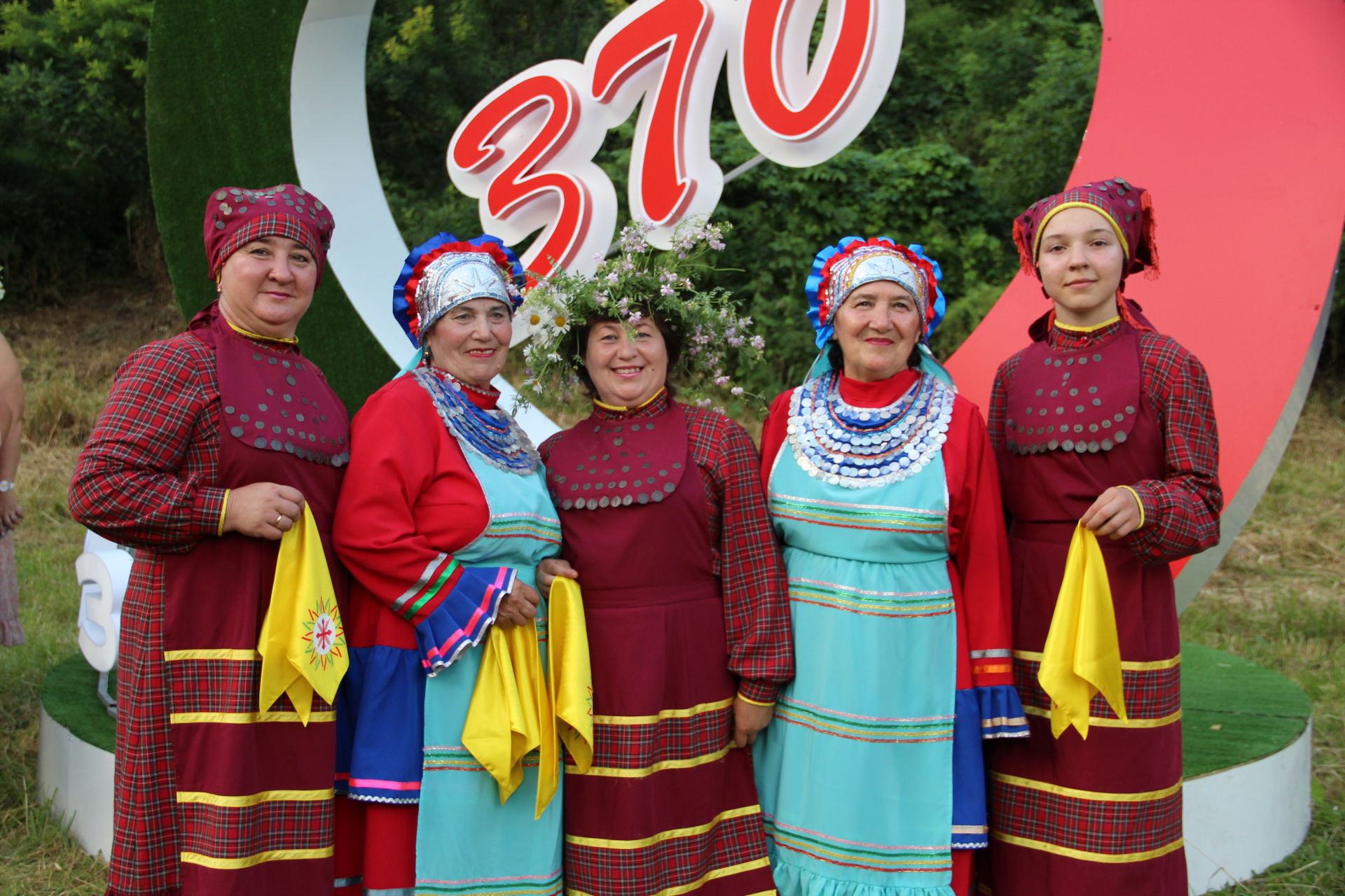 Традиции кряшен, яркие костюмы и красочные выступления: фоторепортаж с празднования Петрова дня