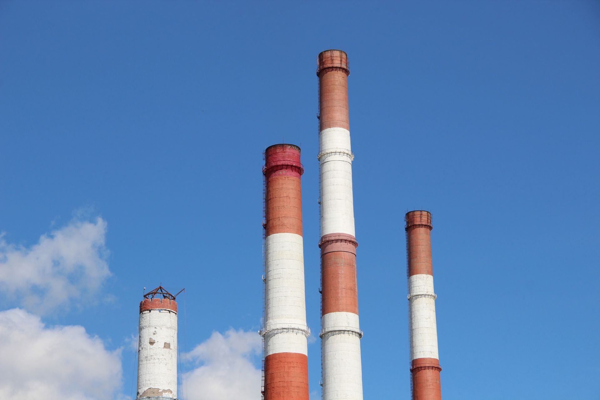 Демонтаж дымовой трубы Заинской ГРЭС: утилизировано 547 тонн стройматериала