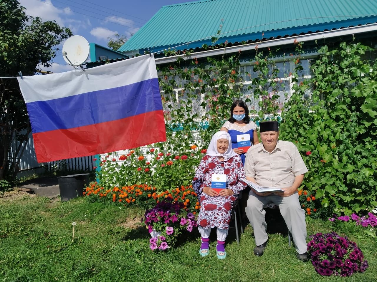 Мероприятие в честь Дня Государственного флага РФ провели для получателей социальных услуг