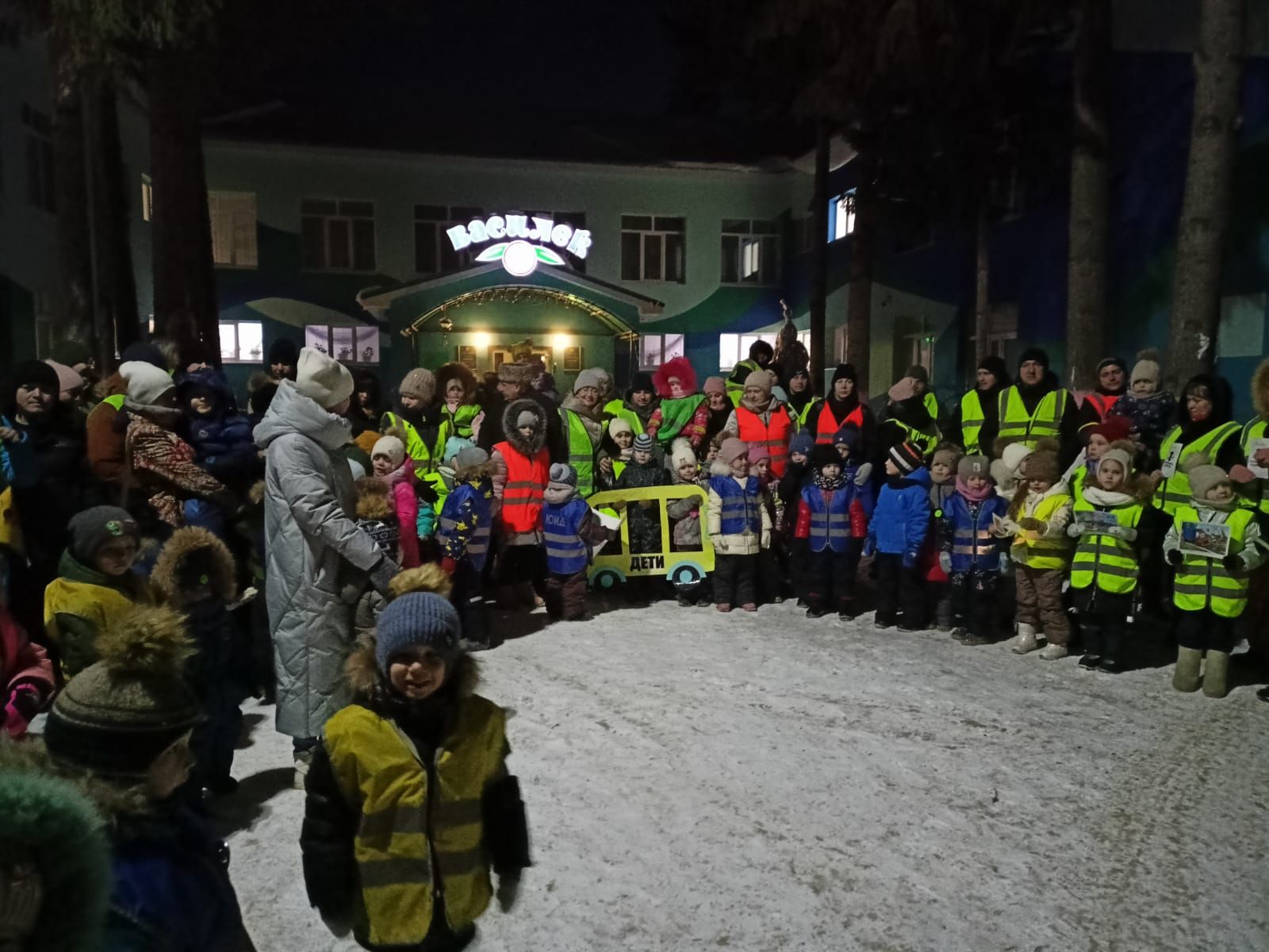 Зәйнең “Күкчәчәк” балалар бакчасы юл хәрәкәте иминлеге акциясенә чыкты