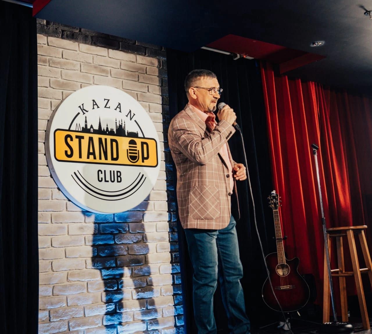 Ул кечкенәдән сәнгатькә, җыр-моңга гашыйк