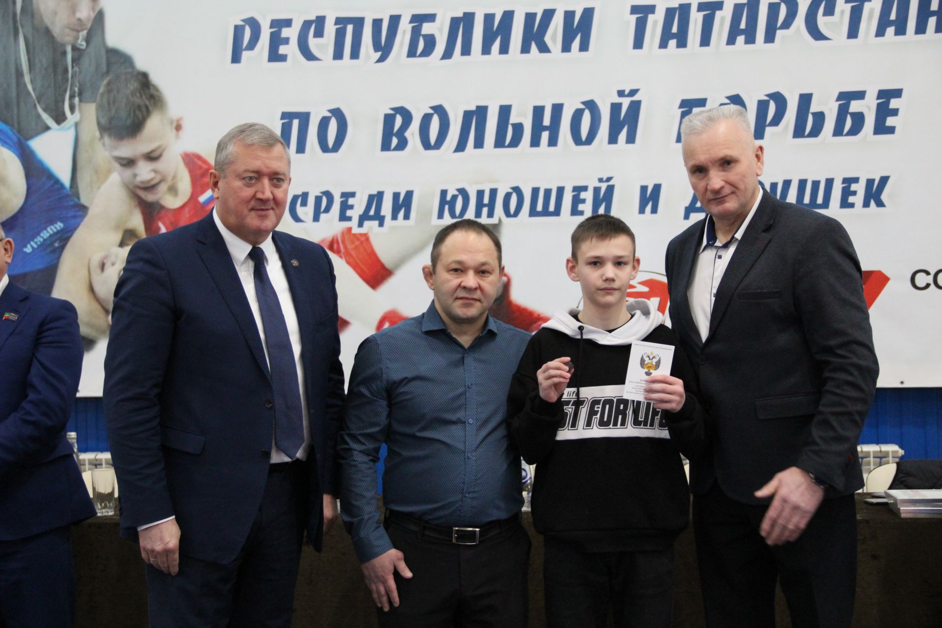 В Заинск приехали 235 юных борцов из 15 районов Татарстана