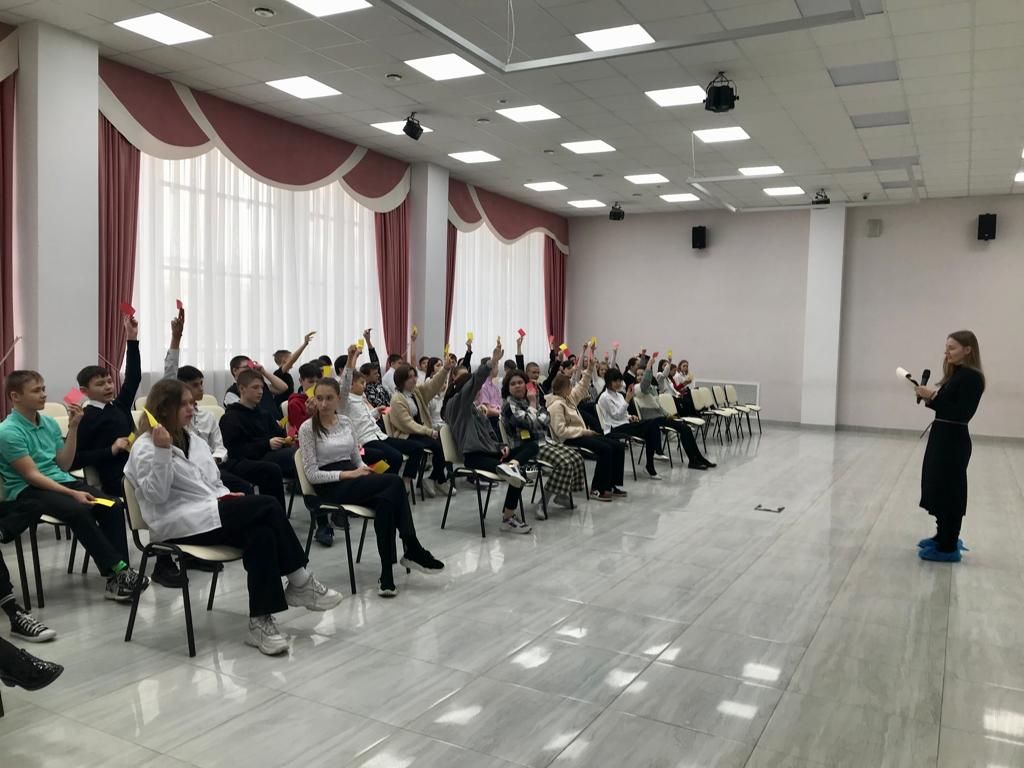 Зәйдә укучылар белән ничек җинаять корбаны булмаска дигән темага сөйләштеләр