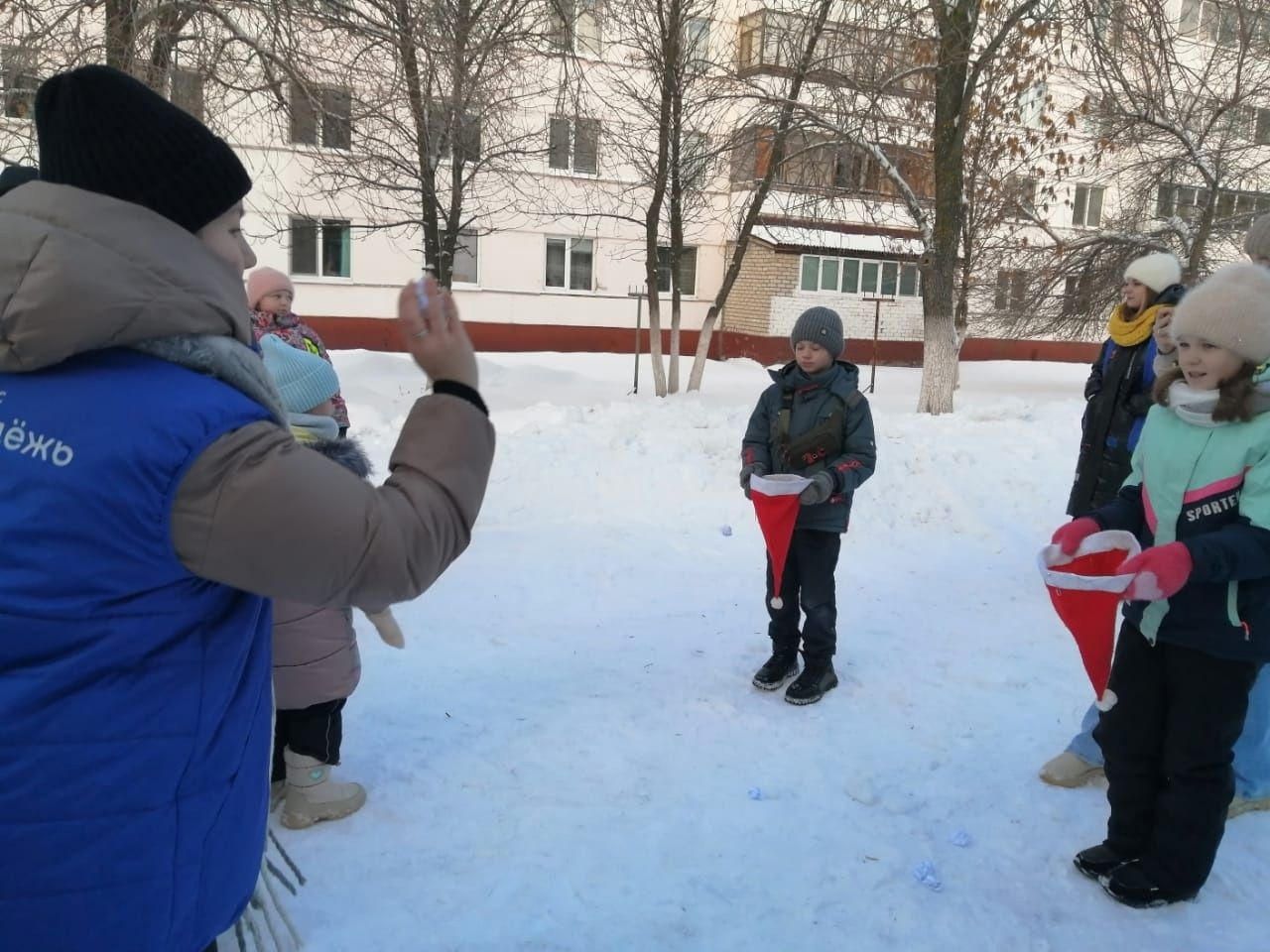 Зәйнең үзәк китапханәсе ишегалды лагеры балалары өчен күңел ачу программасы үткәрде