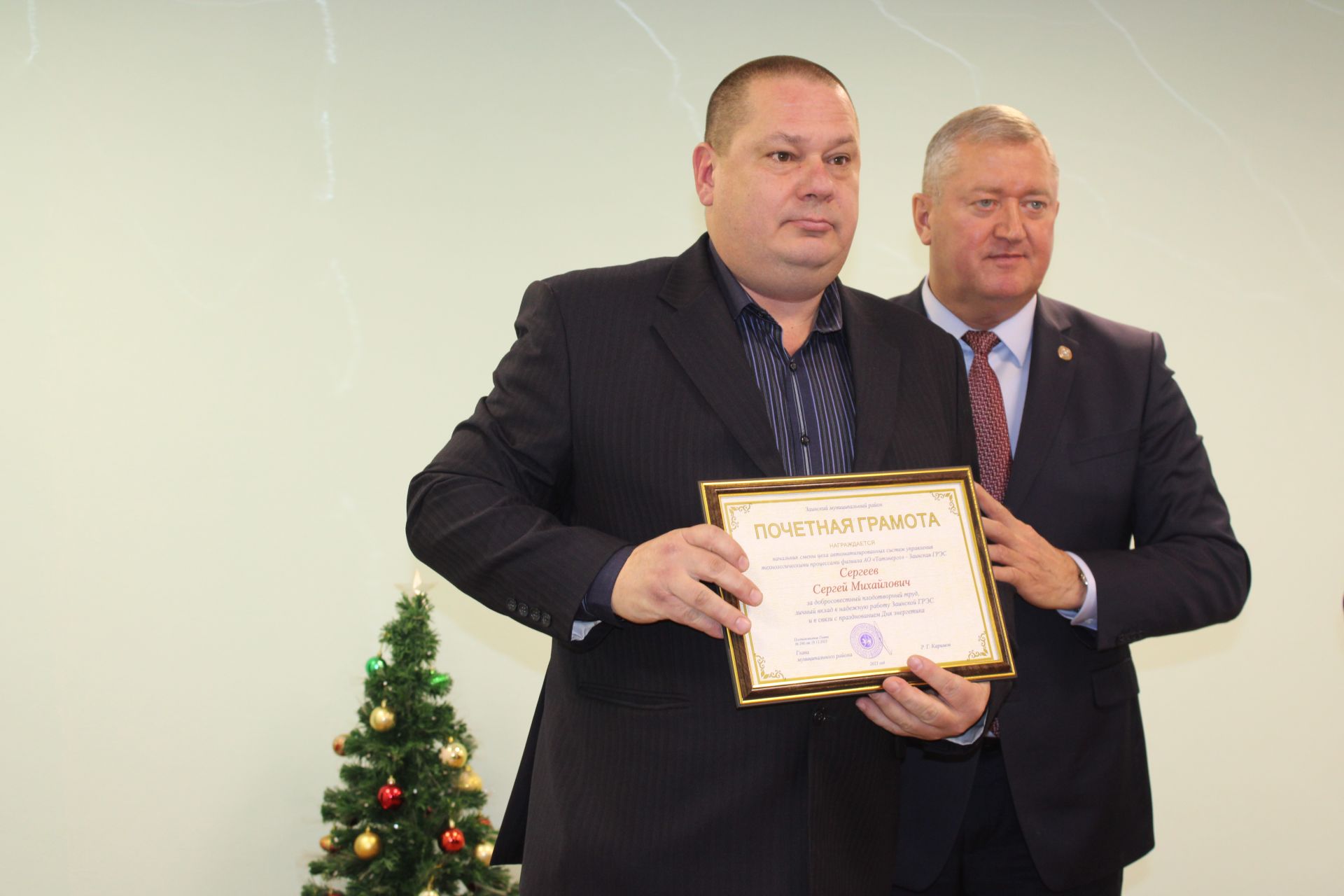 Глава Заинского района Разиф Каримов поздравил сотрудников энергетической отрасли