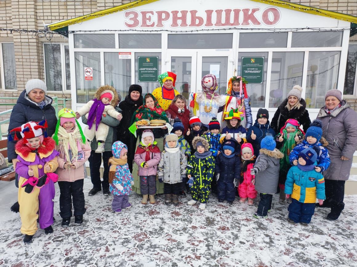 Зәйнең “Бөртеккәй” балалар бакчасы май чабу бәйрәмендә күңел ачты