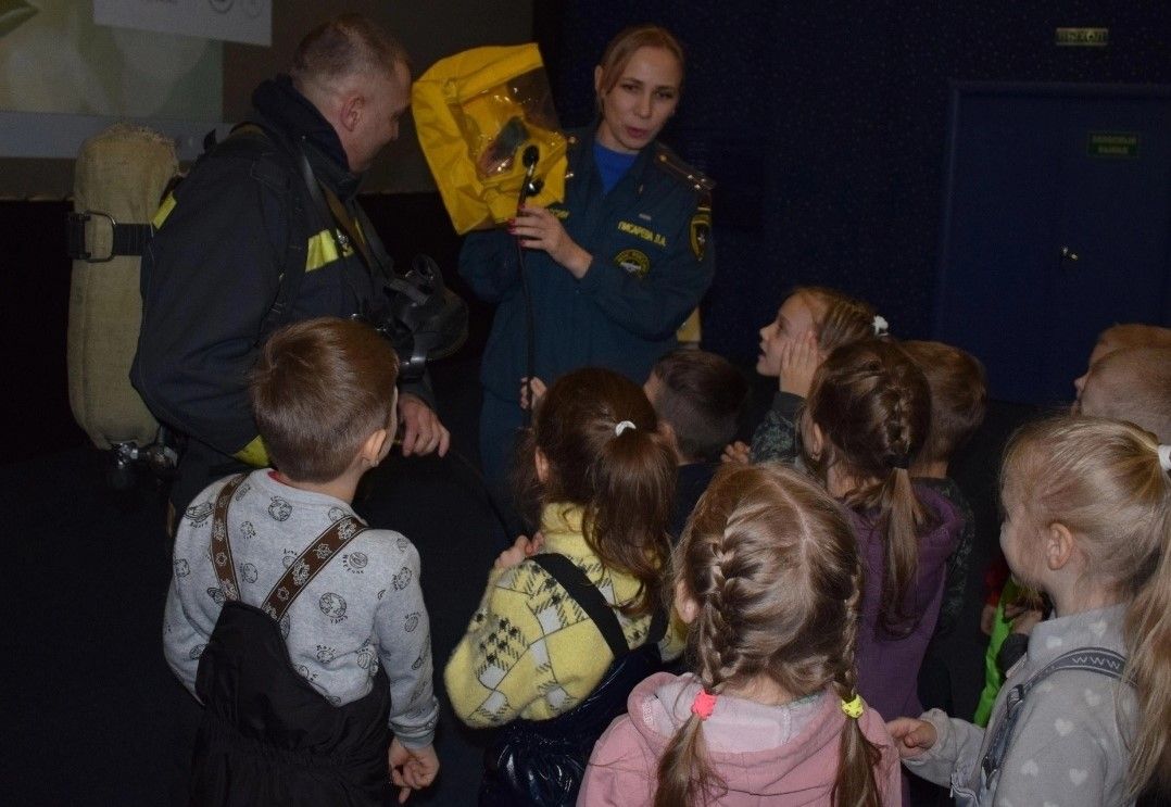 Зәй инспекторлары балалар белән янгын куркынычсызлыгы дәресләре уздыра