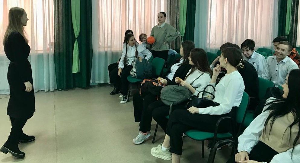 Зәйдә социаль педагог һәм психолог хокукый дәрес уздырдылар