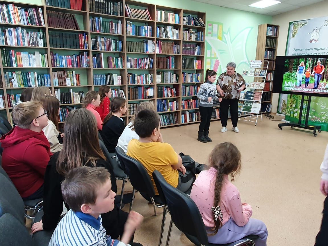 Зәйнең “Минем ишегалды” язгы лагере китапханәгә экскурсия ясады