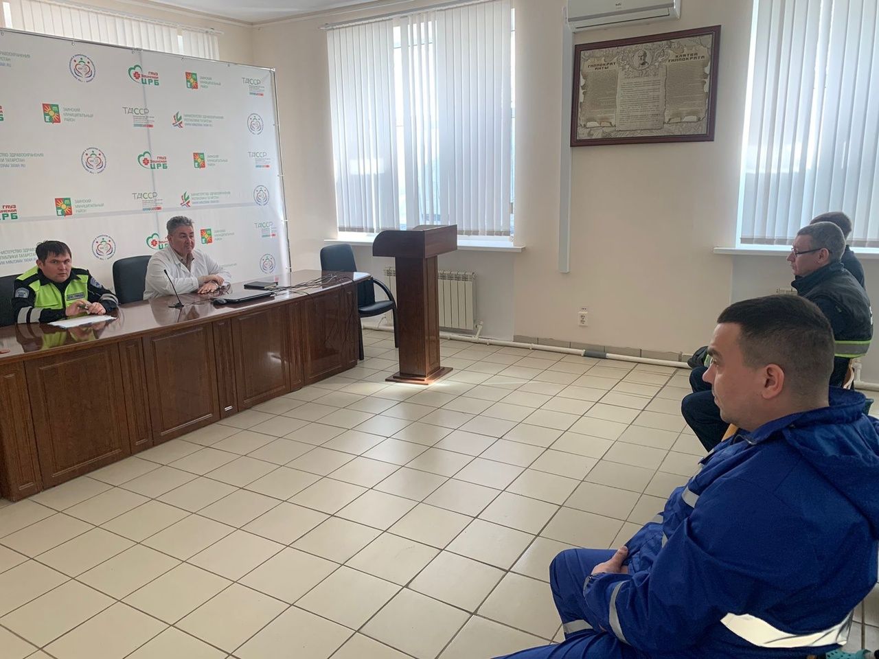 Зәйдә юл иминлеге инспекторлары ашыгыч ярдәм машиналары йөртүчеләр янында булды