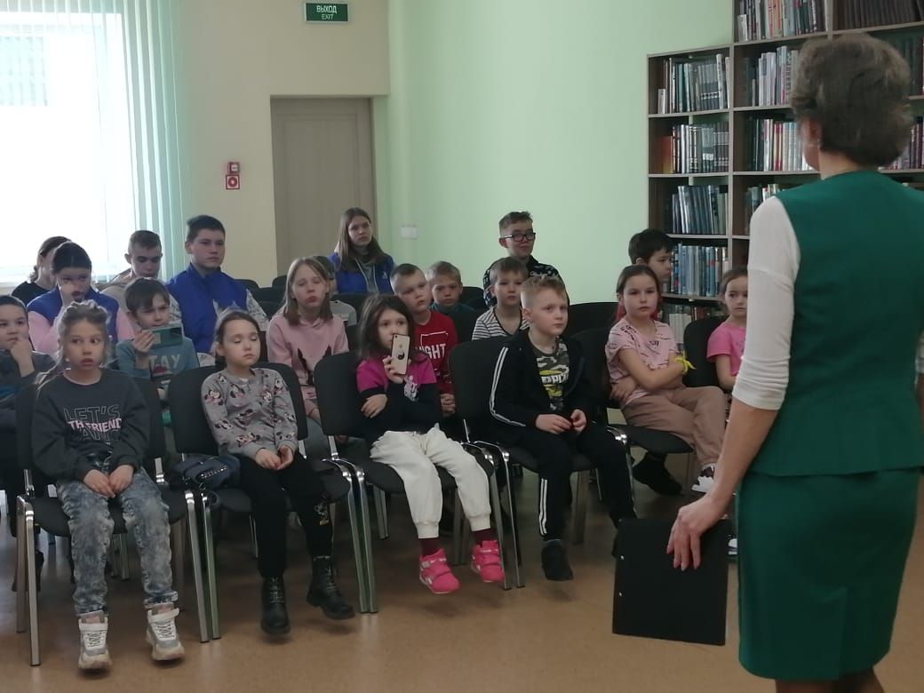 Зәйдә “Минем ишегалды лагере” проектының язгы сменасында тәрбияләнүчеләр китапханәдә булды