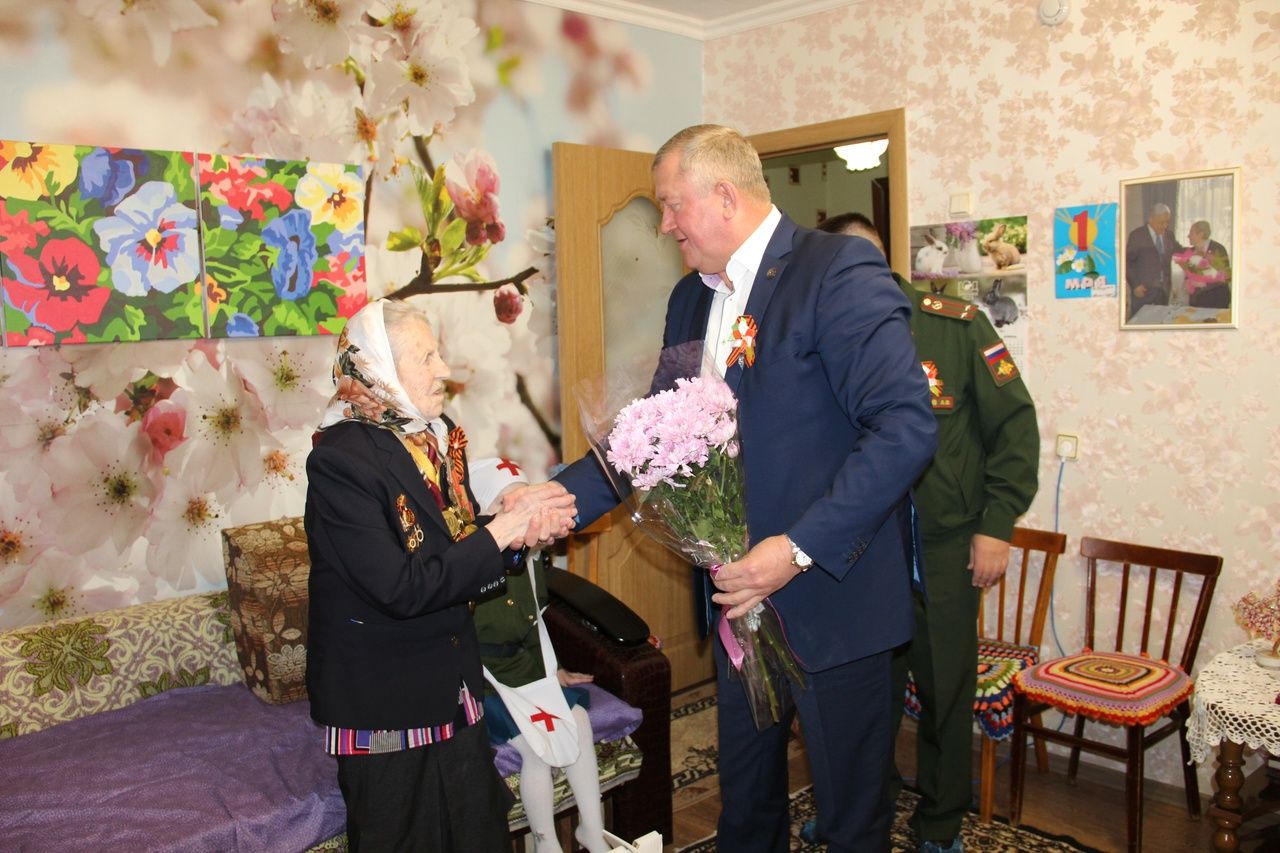 Зәйдә Бөек Ватан сугышы ветераннары һәм тыл хезмәтчәннәренә Җиңү көне уңаеннан бүләкләр тапшырыла